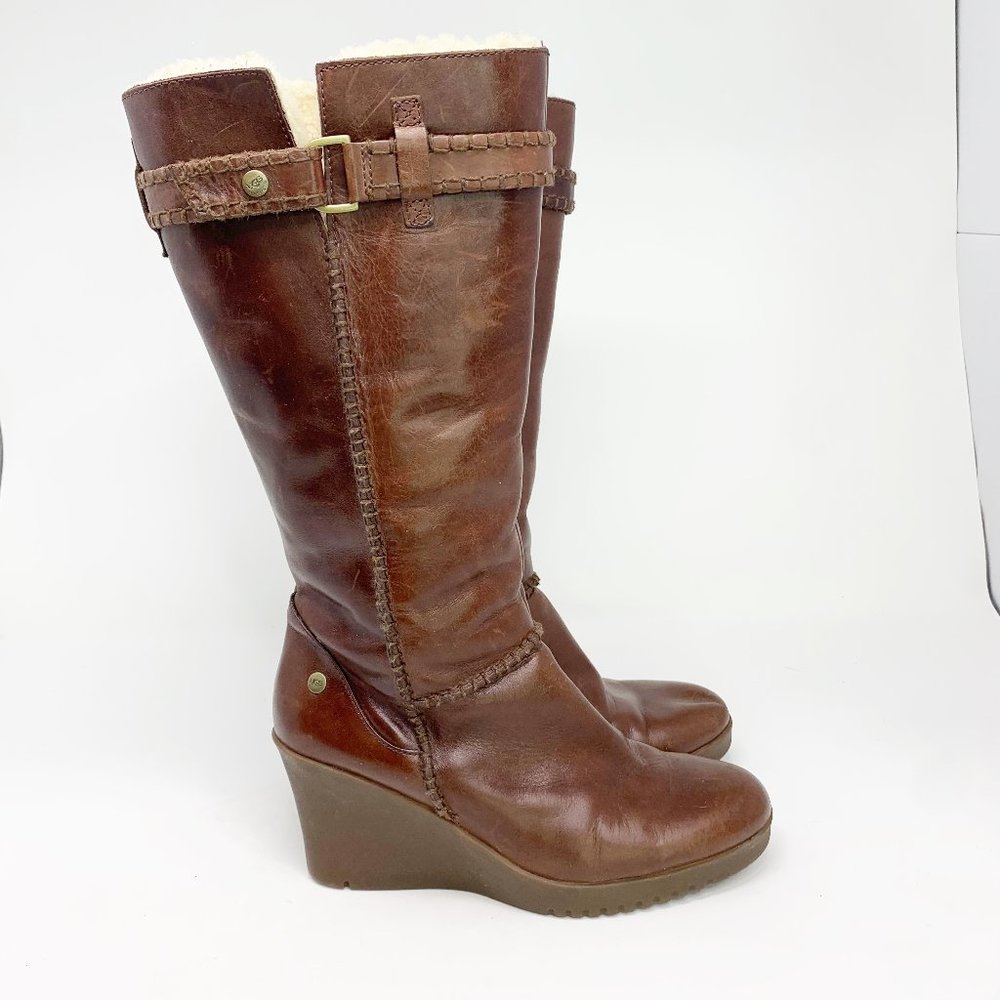 UGG Womens Maxene CN 1942 Brown Buckle Mid Calf Wedge Heel Riding Boots Sz US 8